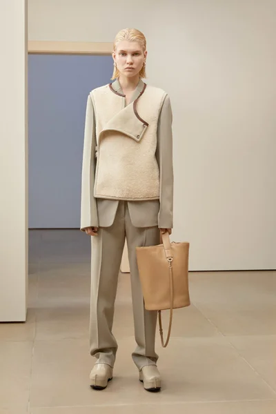 Look 32
